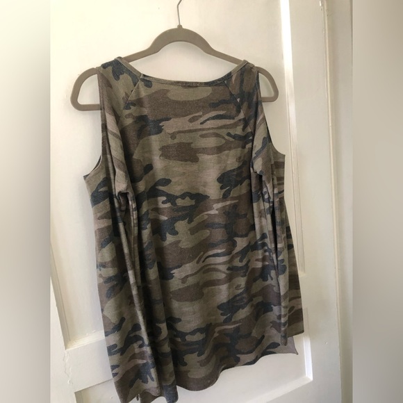 Camo cutout shirt - Picture 3 of 4